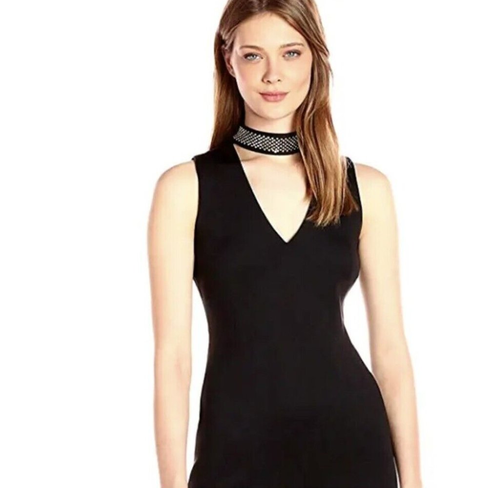 Calvin Klein Women's Sleeveless V-Neck Scuba Sheath Dress with Necklace Choker